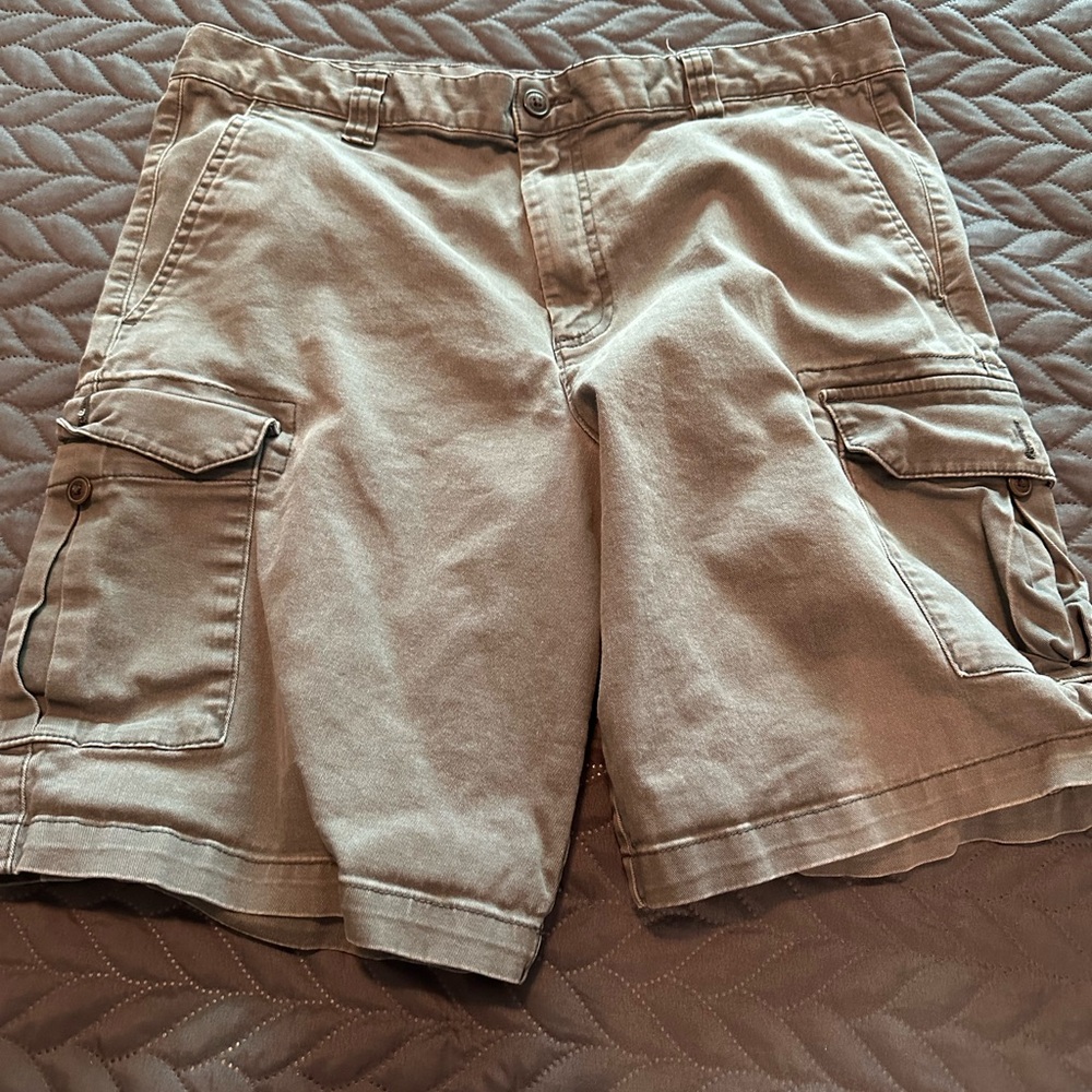 Men’s cargo shorts